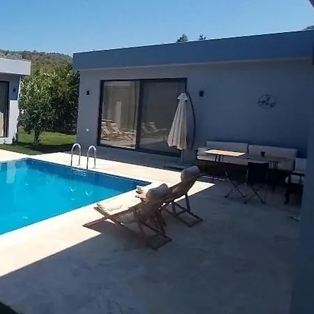 فيلة Teamhouse *
